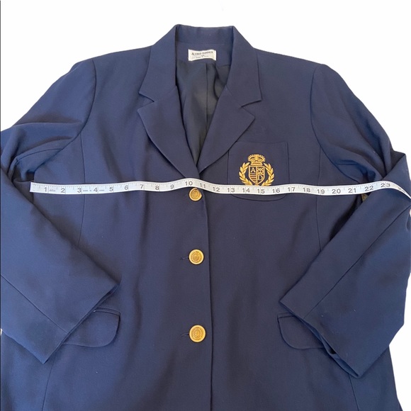 VINTAGE ALFRED DUNNER Navy 3 Button Crest Blazer - Picture 8 of 8
